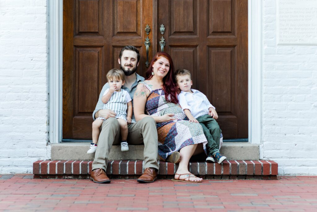 Family of four photo pose downtown Pensacola